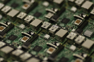 The Geopolitical Gamble Between Global Digitalisation and Green Trends